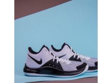 Мужские кроссовки Nike Air Versitile III / white