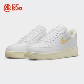 Кроссовки Nike Air Force 1 07 LX / white, pale vanilla