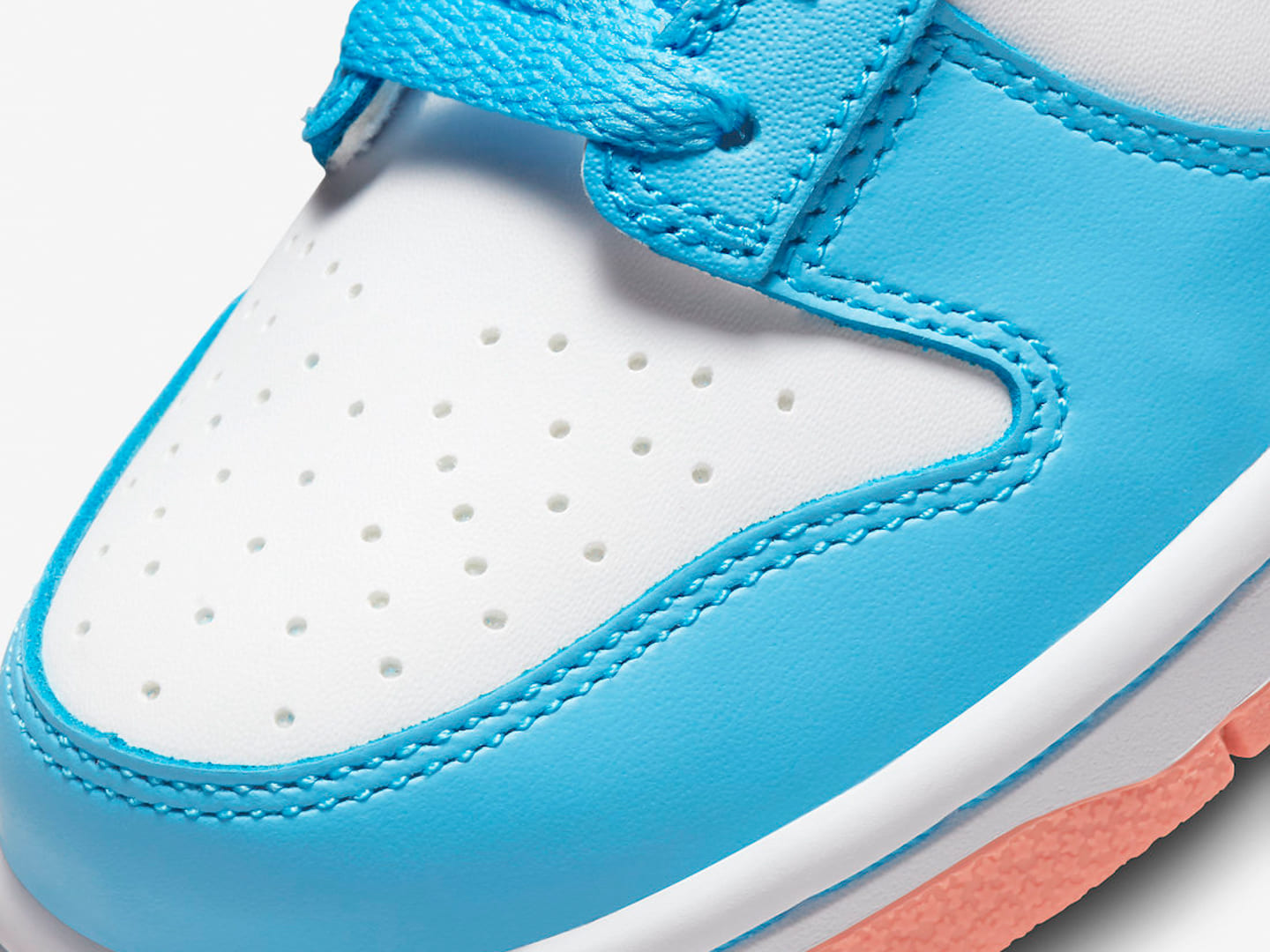 kyrie irving x nike dunk low