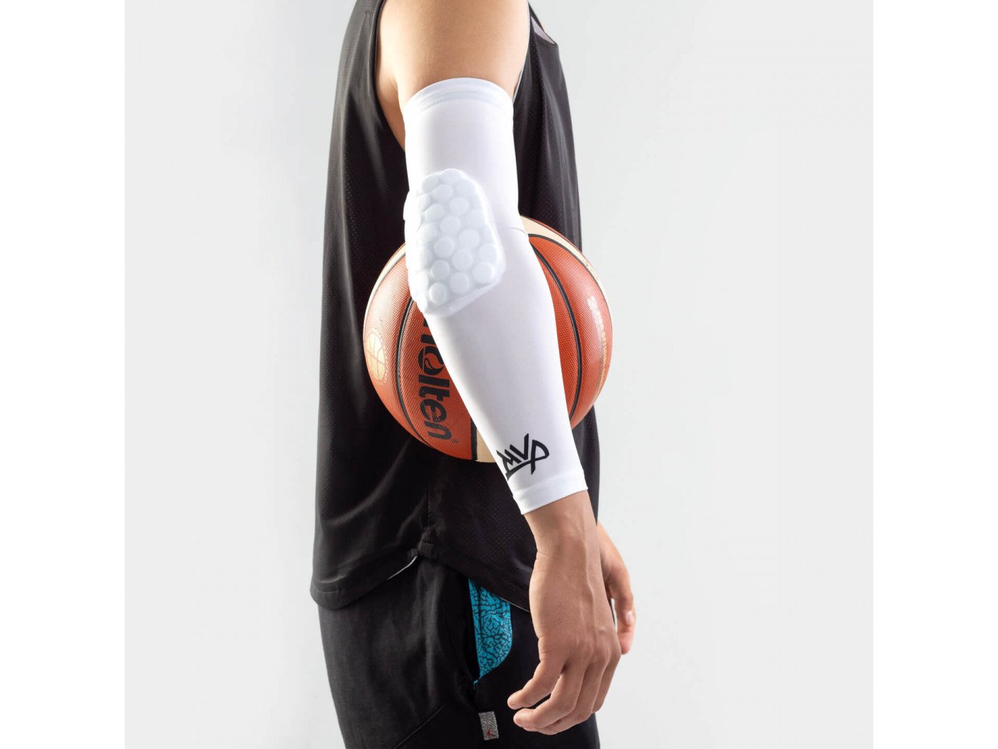 Защита на локоть Protective Arm Sleeve / white